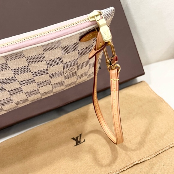 ❌Gone❌Louis Vuitton Azur Rose Ballerina Wristlet - Picture 3 of 7